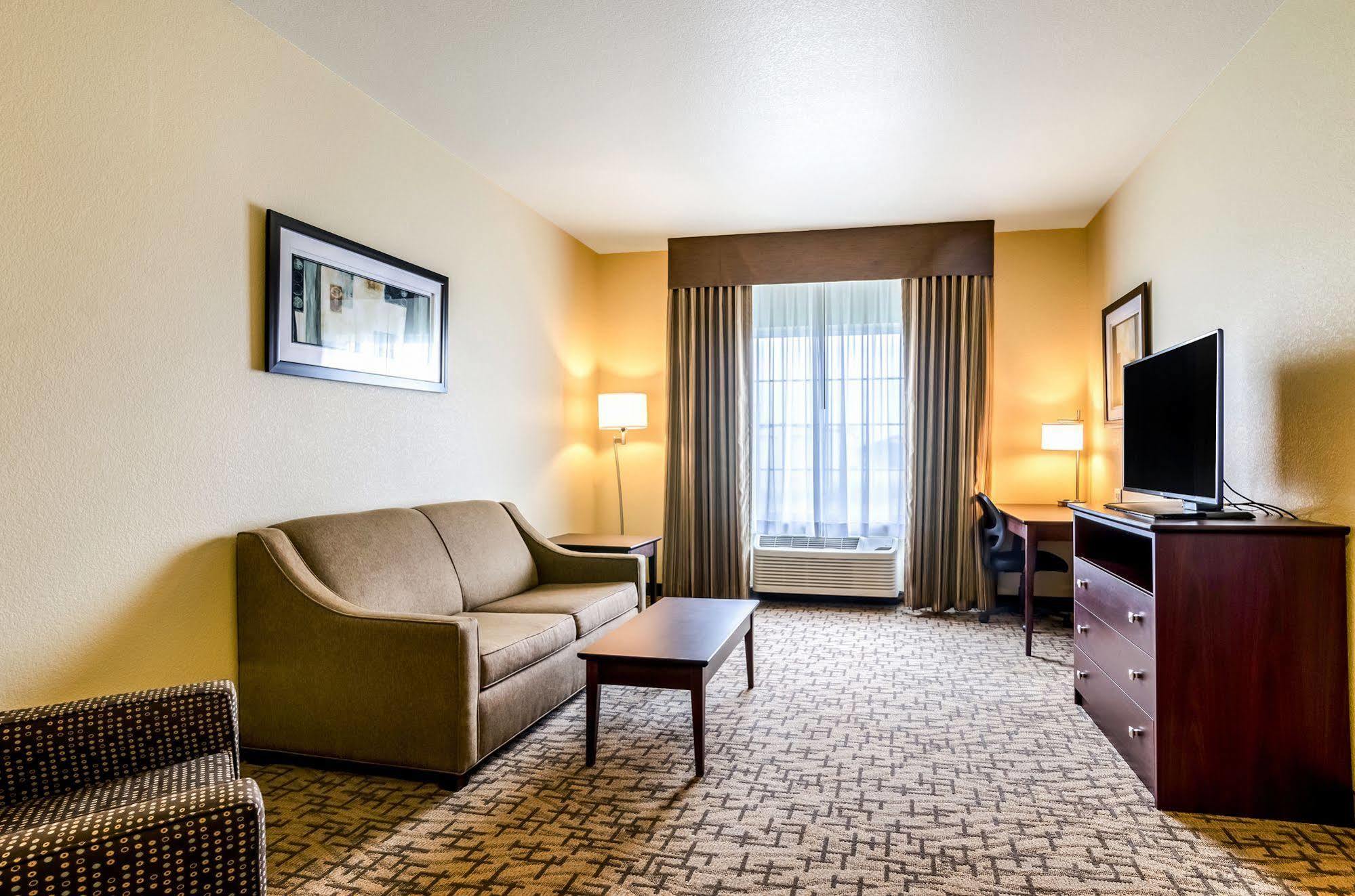 Cobblestone Hotel & Suites - Маккук Екстер'єр фото