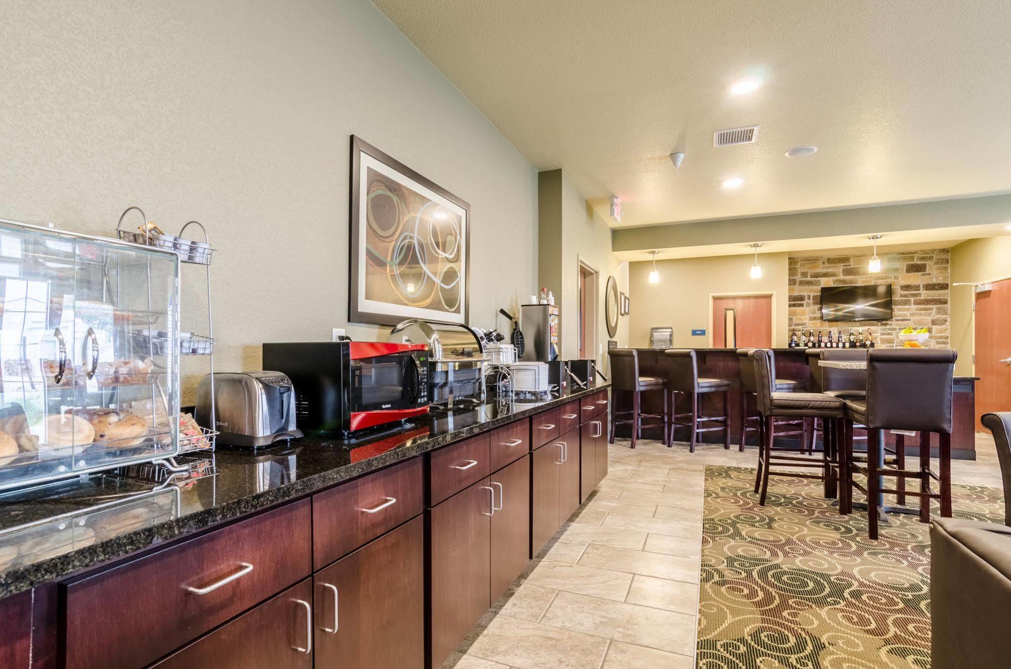 Cobblestone Hotel & Suites - Маккук Екстер'єр фото
