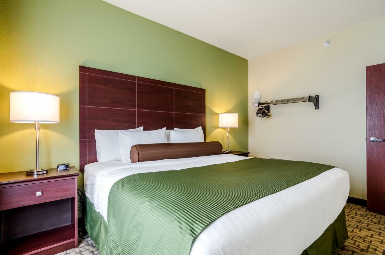 Cobblestone Hotel & Suites - Маккук Екстер'єр фото